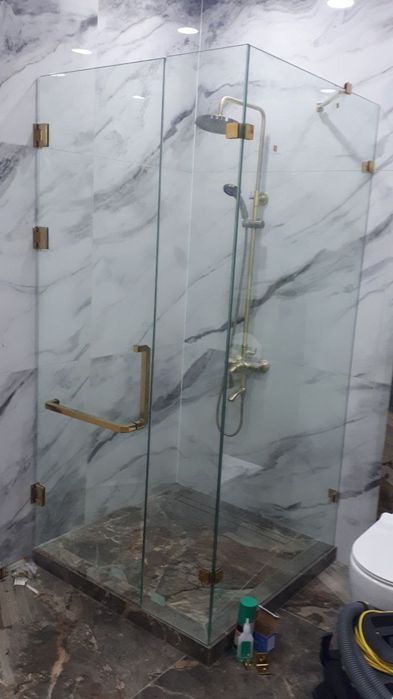 Душевые кабины  с закалённого стекла