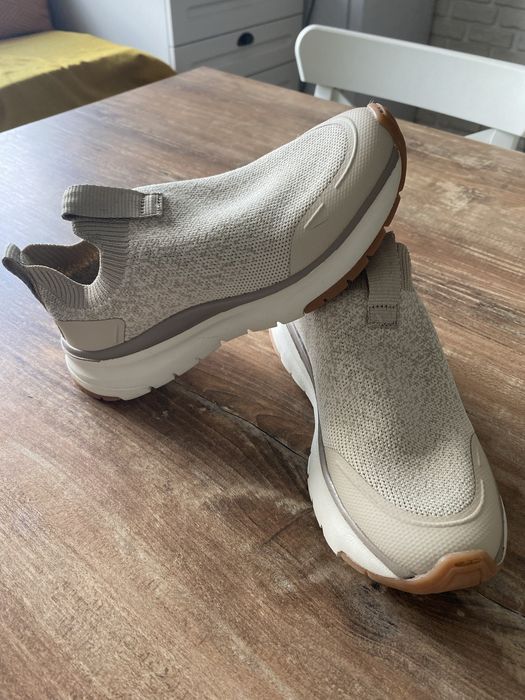 Vand papuci unisex , marimea 33, Zara, 100 lei