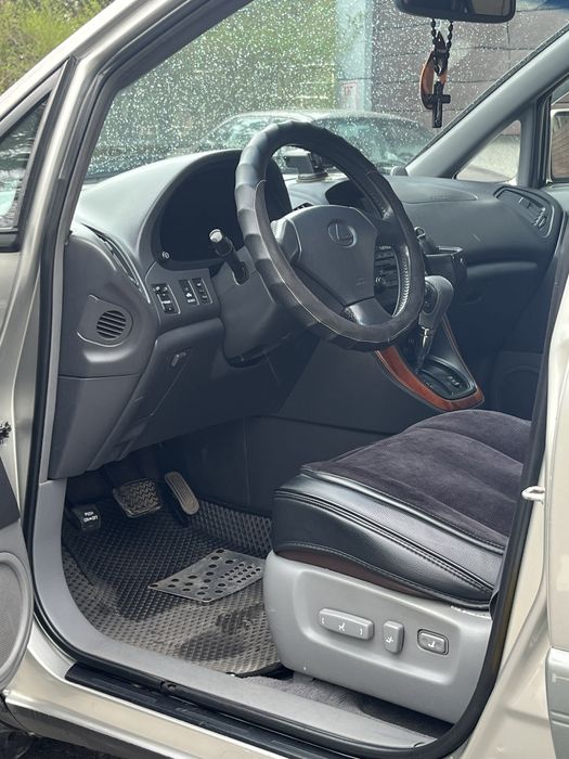 Lexus RX300 4WD 2000 год