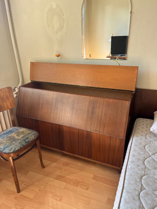 Диван, фотьойли, табуретки и ракла