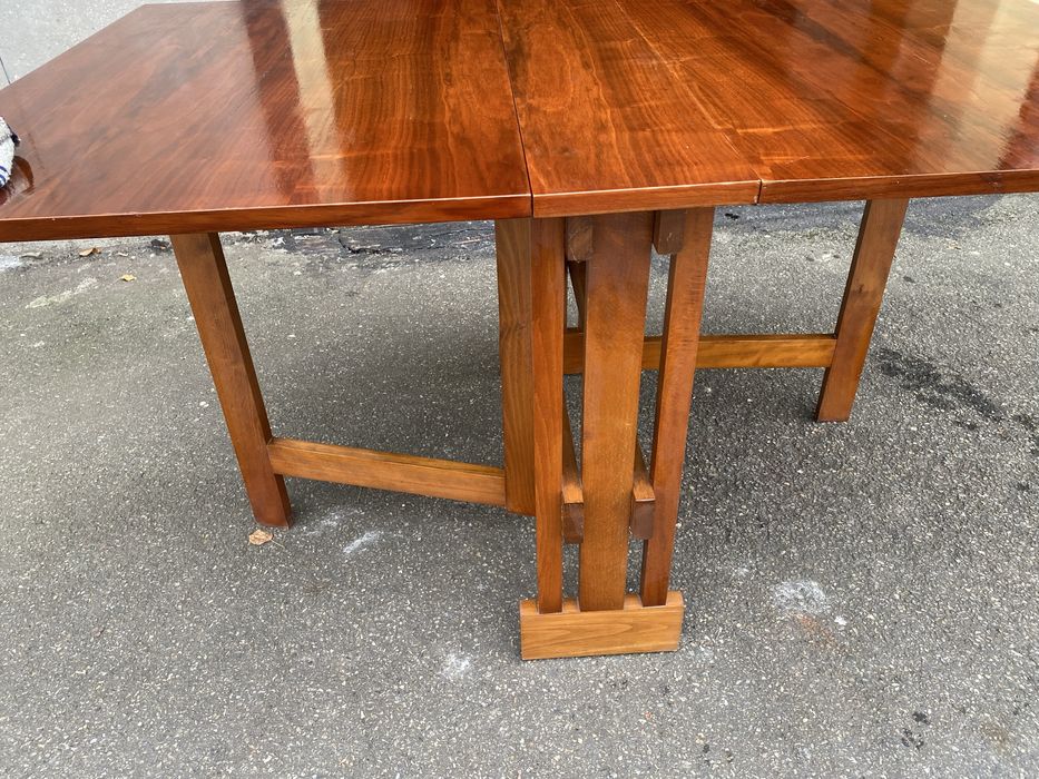 Masă pliantă cu mai multe functiuni -sufragerie, birou-