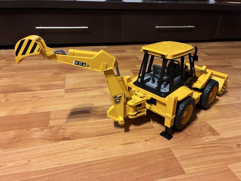 Set Bruder: Cap Tractor Mercedes, Platforma Fliegl si Excavator JCB