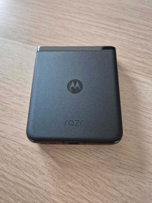 Motorola Razr 40 Ultra, като нов (гаранция до 06.27)