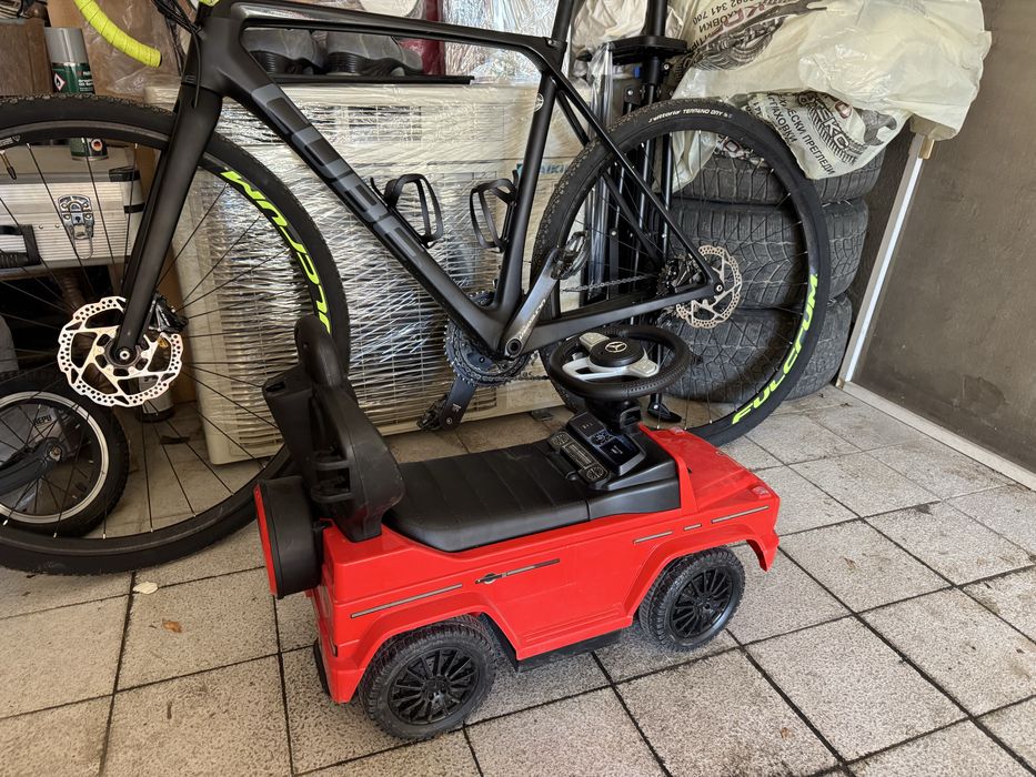 Джип с дръжка за родителски контрол