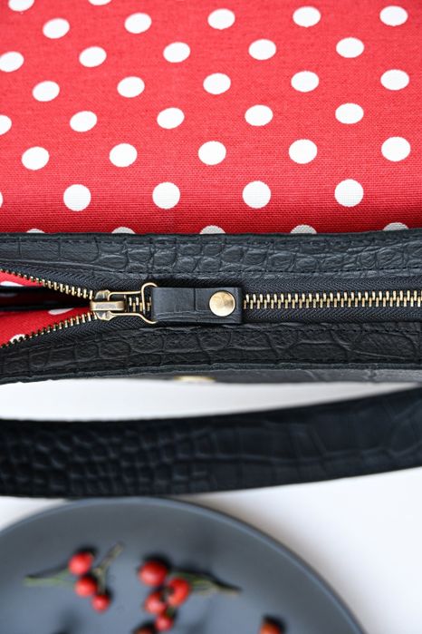 Чанта Vishna естествена кожа в зелено и черно