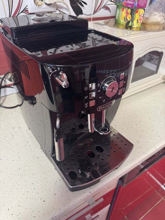 Aparat de cafea DELONGHI