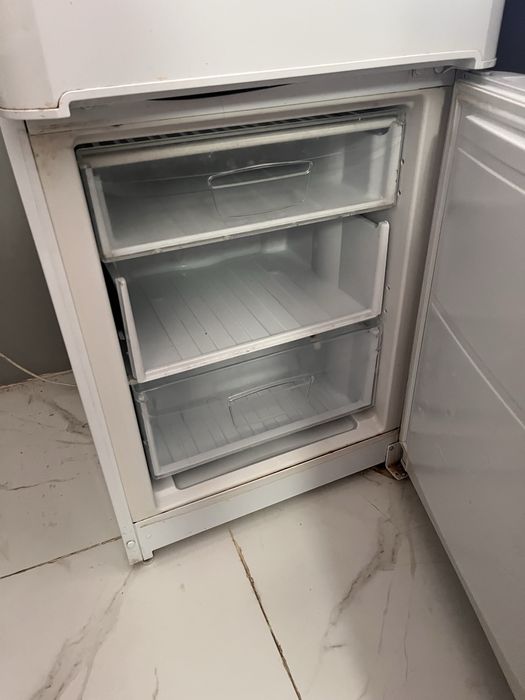 Indesit холодильник