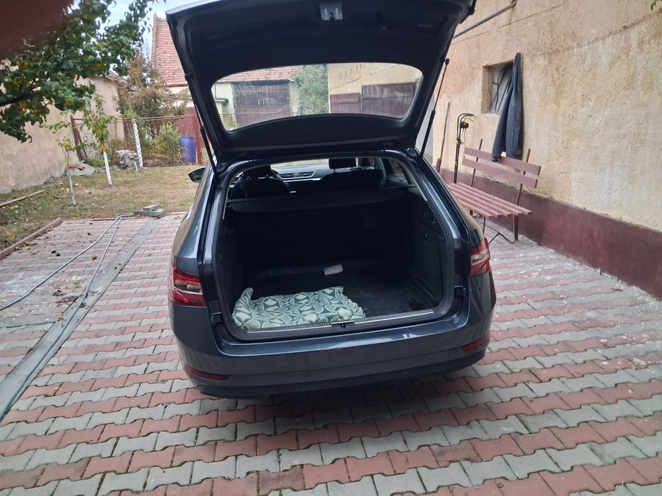 Vând Skoda Superb Combi 2.0 TDI (150 CP)
An 2016  |  Unic proprietar în RO  |  Preț: 9.900 EUR (negociabil)