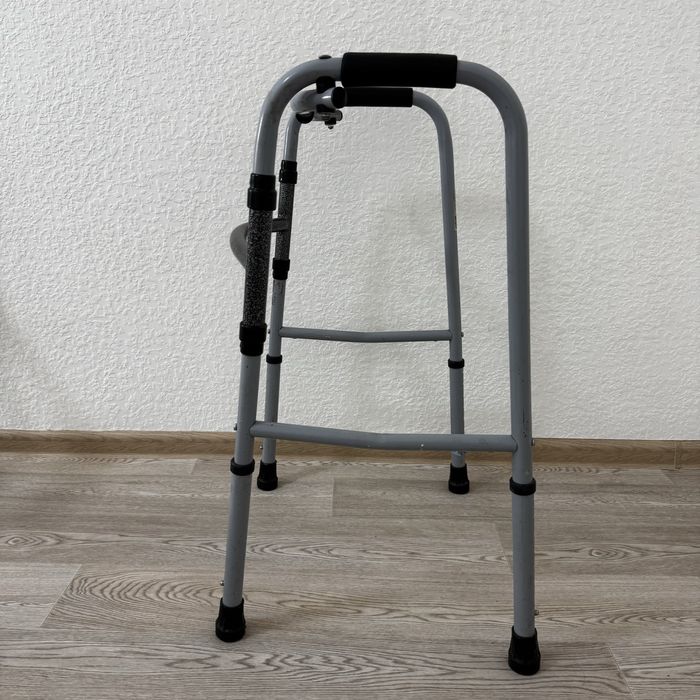 Ходунки Kattalar uchun Andijonda. Made in Russia