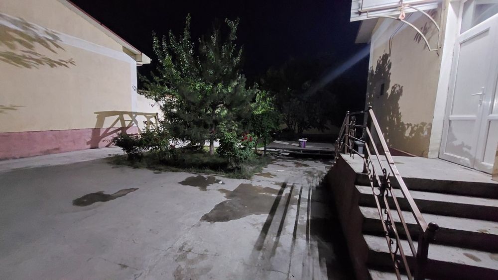 Yangihayot tumani Gulzor mahallasida ijaraga uy bor. Food sityga yaqin