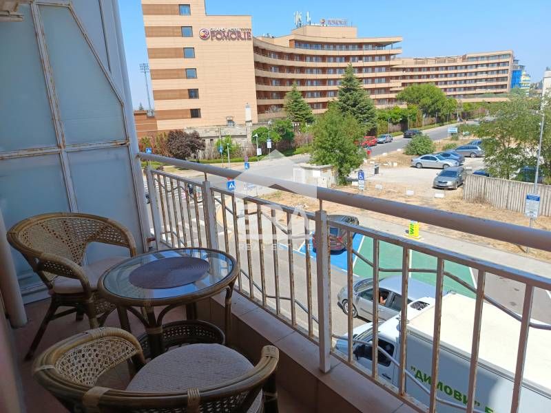 Продава се Тристаен апартамент в Поморие - 67 кв.м за 1592 €/кв.м - Снимка #1