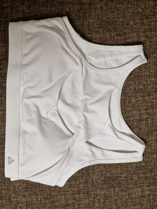 Спортивный топ новый