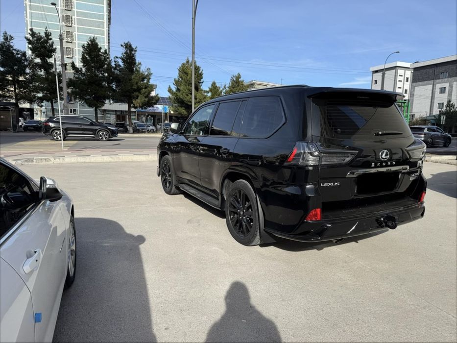 Продам Lexus LX 570 Kuro Black Edition