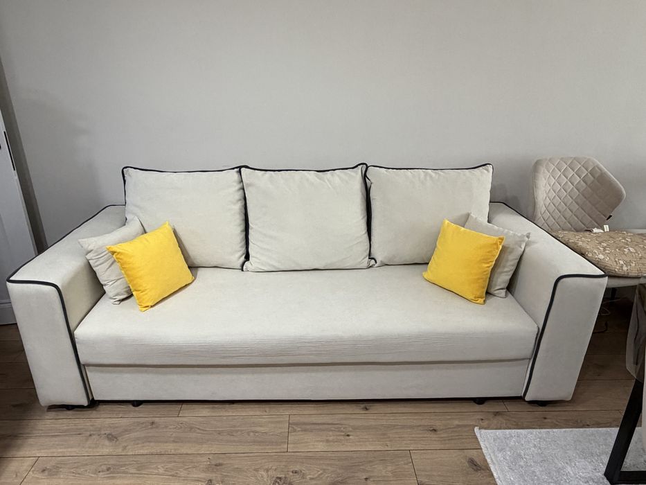 Интерьерный Диван в хорошем состоянии