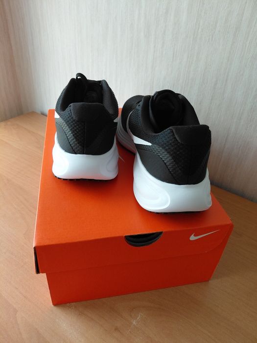 Дамски маратонки W Nike Revolution 8
