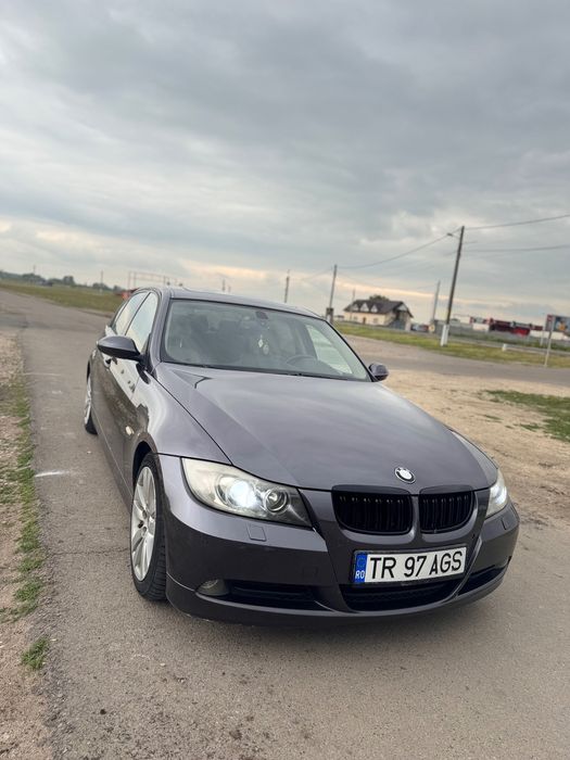 Vând BMW e90 320d