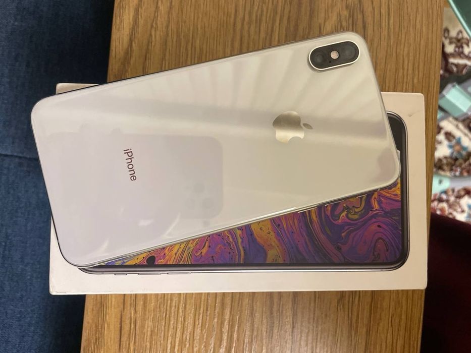 XS  max sotiladi srochna