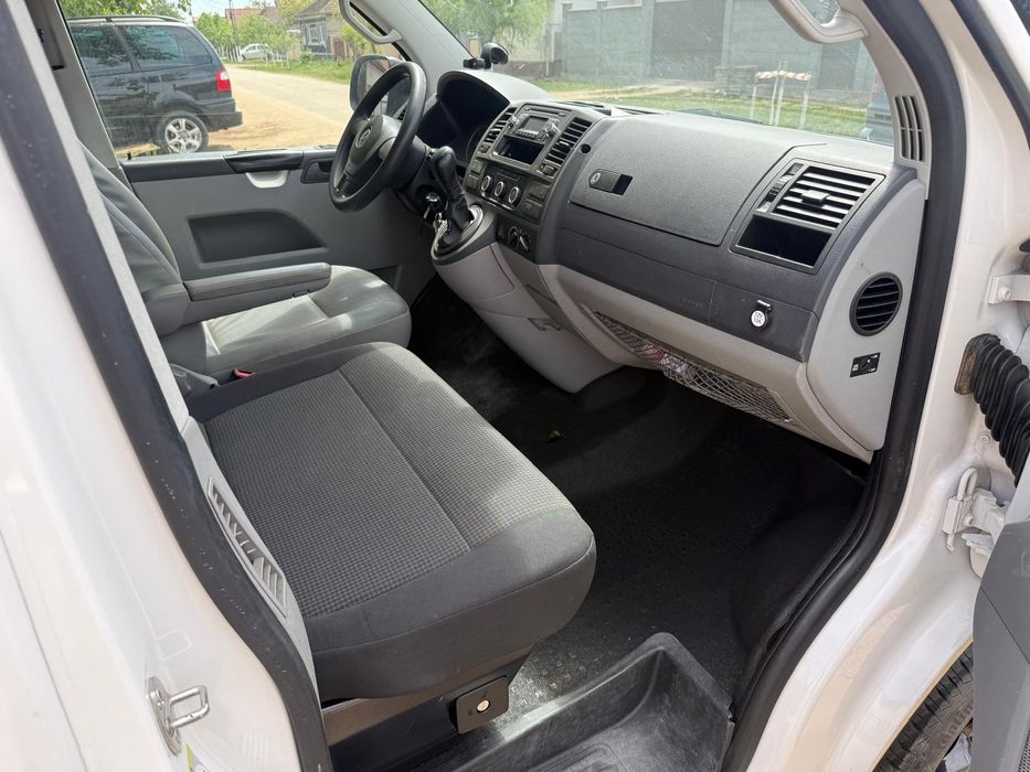 Vw T5 Transporter 9 locuri 2.0 tdi 140 cai 2013  clima  fata spate