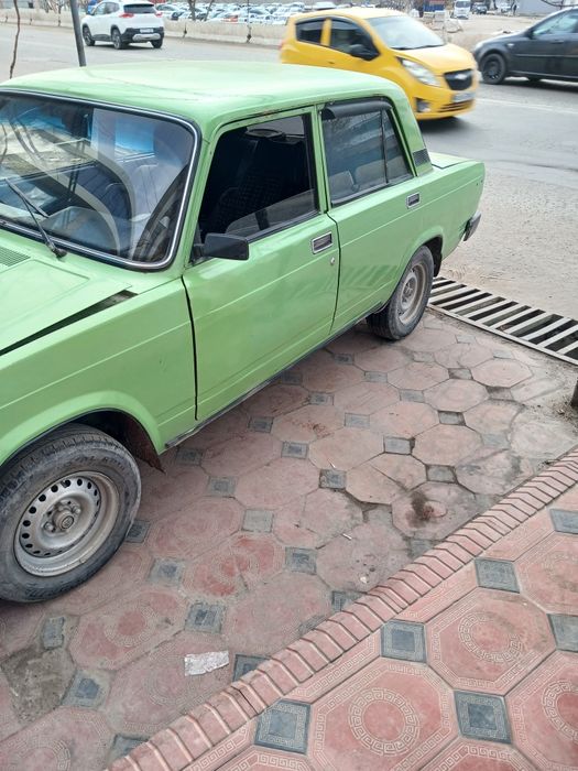 Jiguli 2105 sotiladi