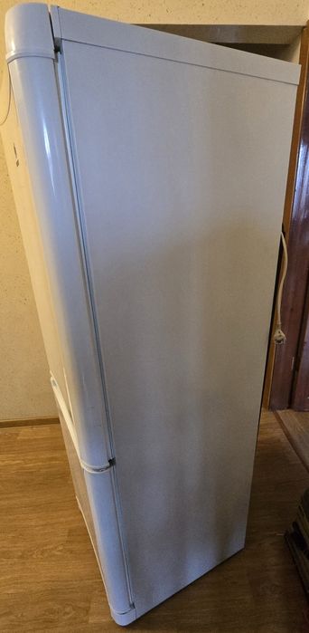 Холодильник Indesit в хорошем состоянии