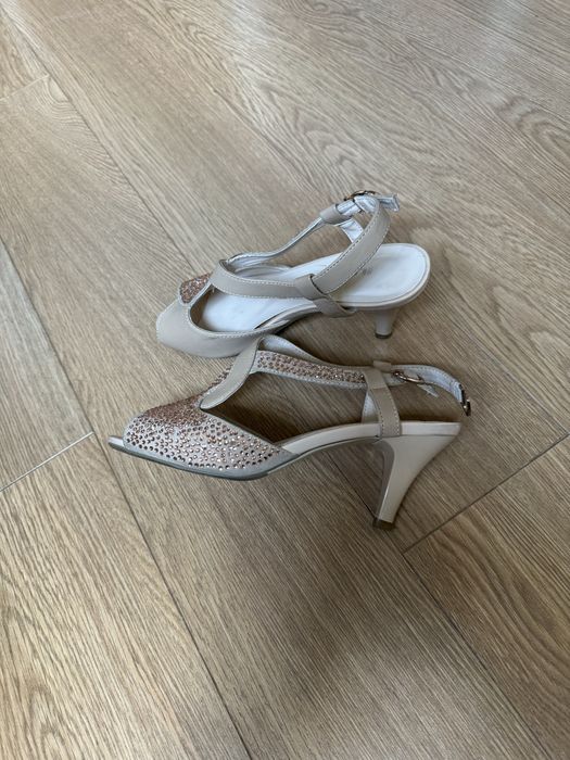 Босоножки женские