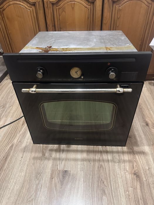 Встраиваемая духовка Ariston