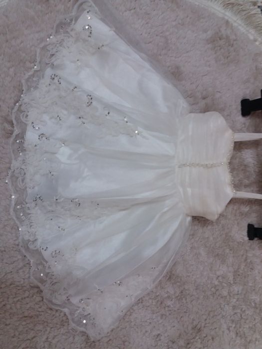 платье на девочку 1-1,5 года Турецкое. Белое пышное и желтое бархатное