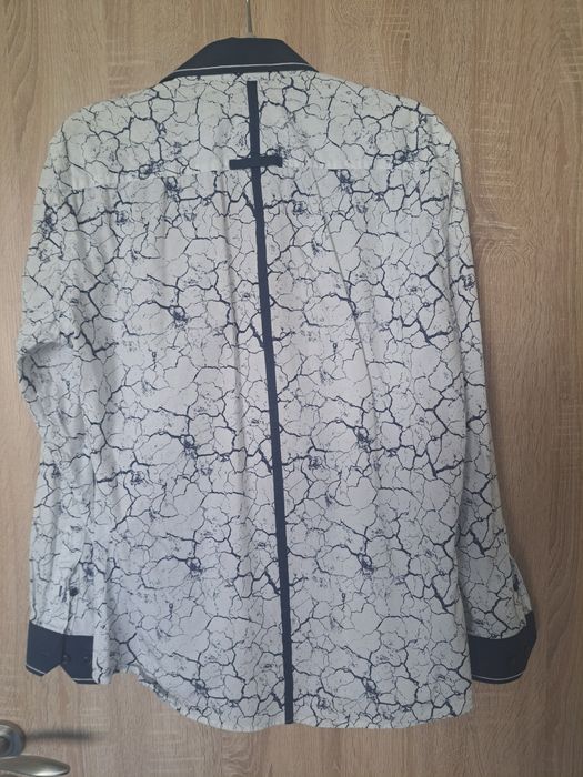 Продавам 2 бр.  мъжки ризи и 1 бр.   мъжки панталон