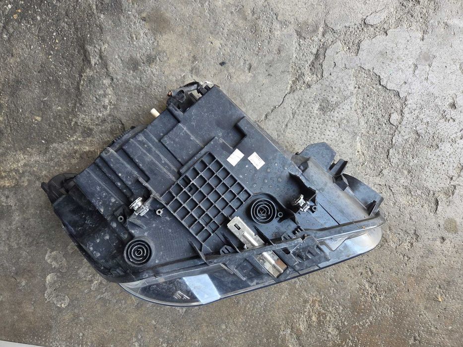 Far faruri stanga dreapta halogen original BMW X1 F48 cod 7346536 7346535