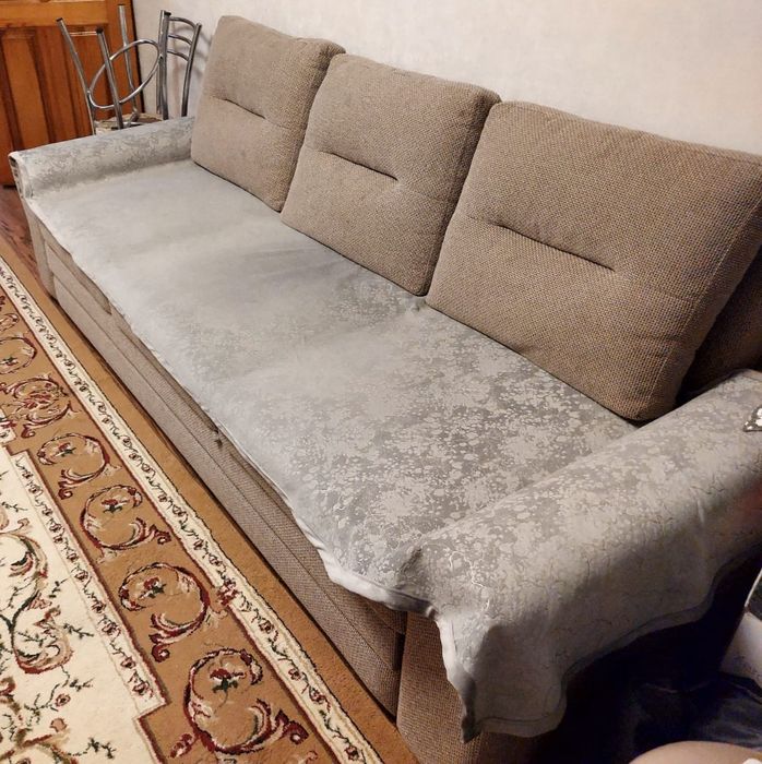 Продам диван в хорошем состояний.