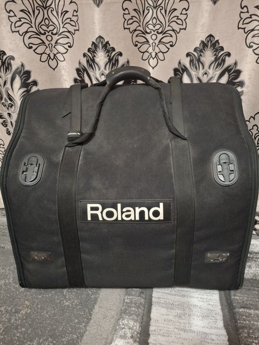 Vând acordeon Roland Fr5