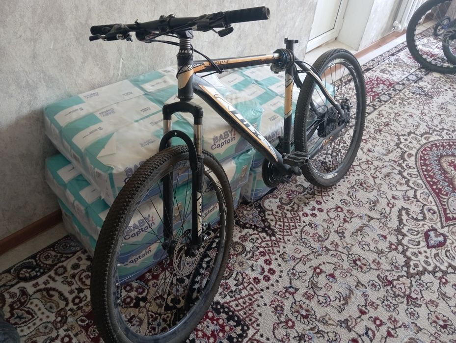 Продам Велик требует ремонта.