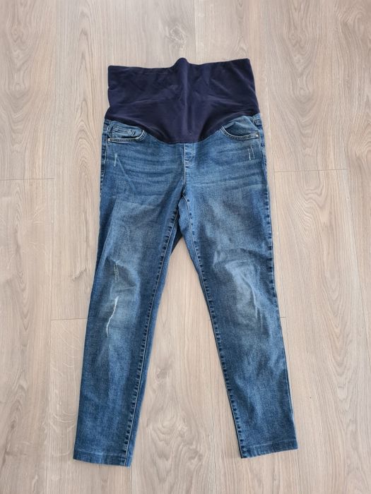 Blugi pentru femei însărcinate