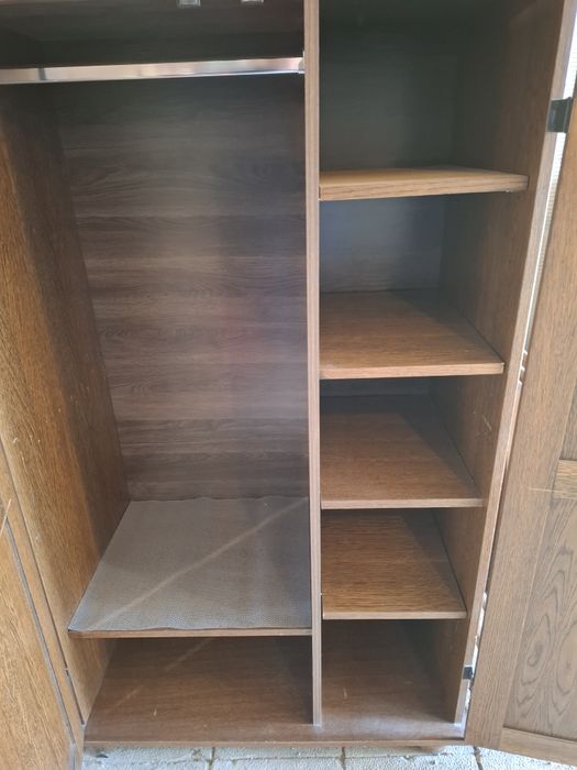 Единичен гардероб масив