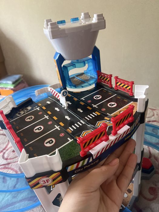Игрушка парковка