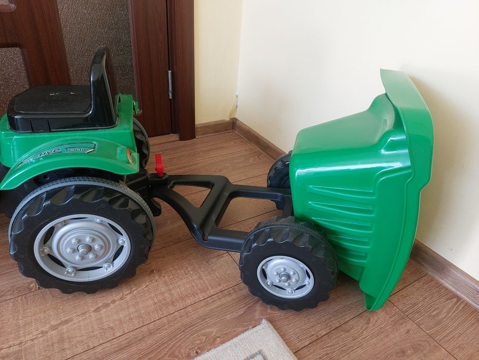 Детски трактор ( колело/кола с педали)