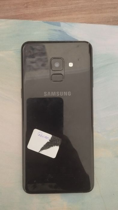 Продам Samsung A8
