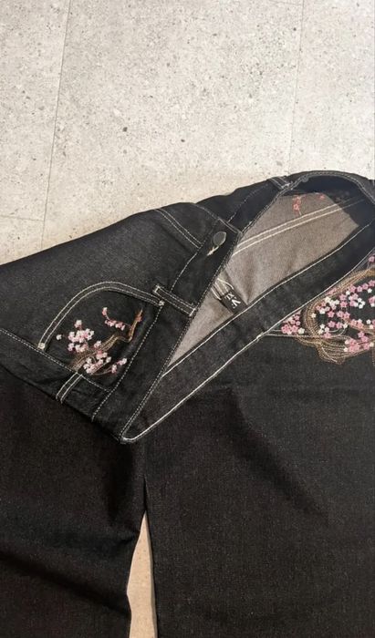 Джинсы с сакурой