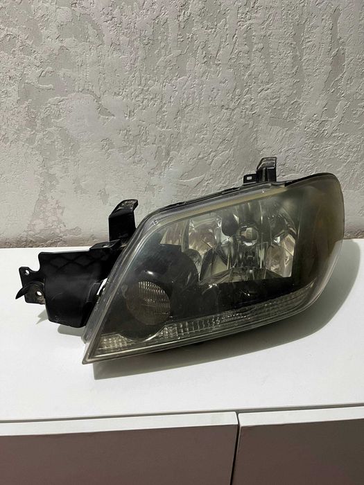 Оригинал фара передняя левая Mitsubishi Outlander 2002 — 2008