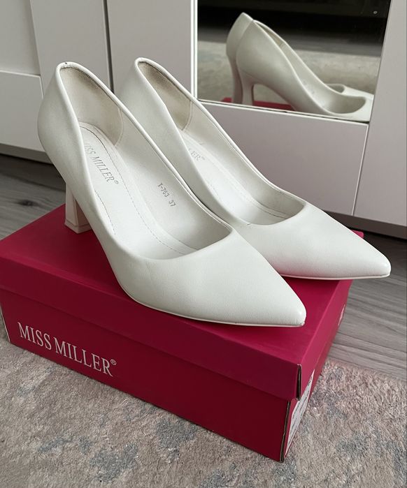 Белые женские туфли 37 размер