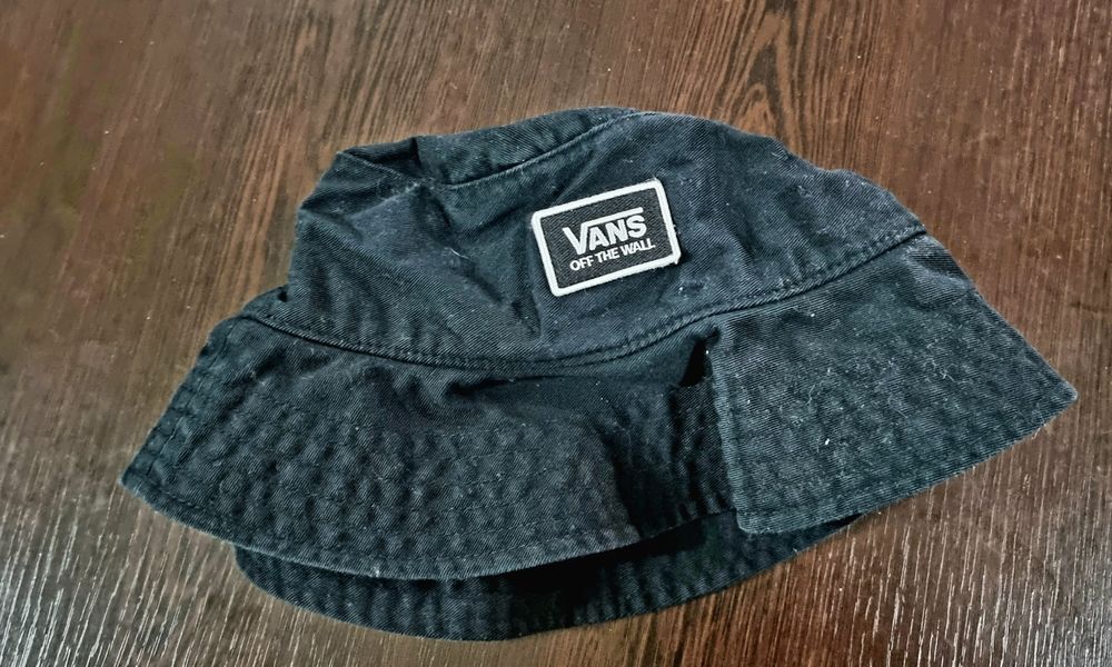 Продавам шапка Vans