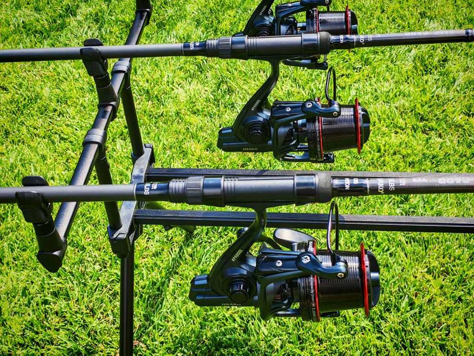 Шарански Комплект с 3бр. OSAKO AMG CARP TX5 3.60m/3.90m 3lbs + 3бр. Макари OSAKO KF9000L/KF10000L+Сигнализатори с Обтегачи OSAKO+Шаранджийска стойка