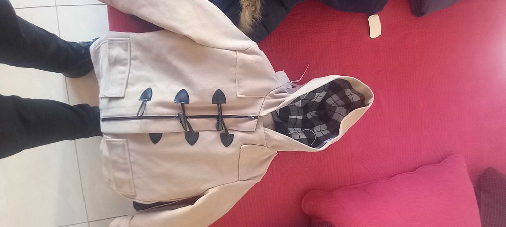 Продават се нови детски якета