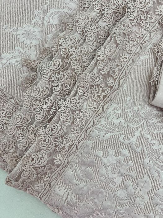 Vand cuvertura cu broderie pentru pat