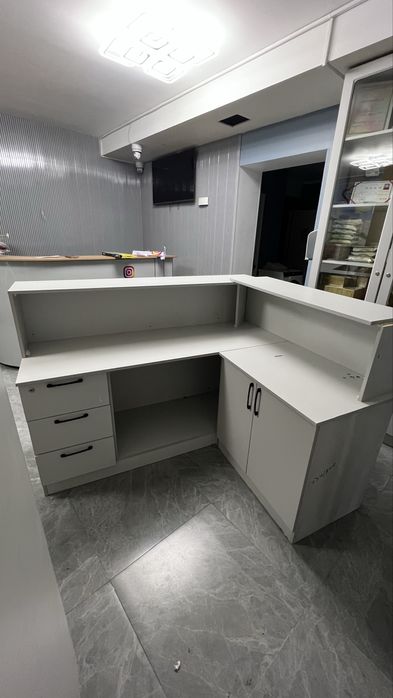 Стол для ресепшена