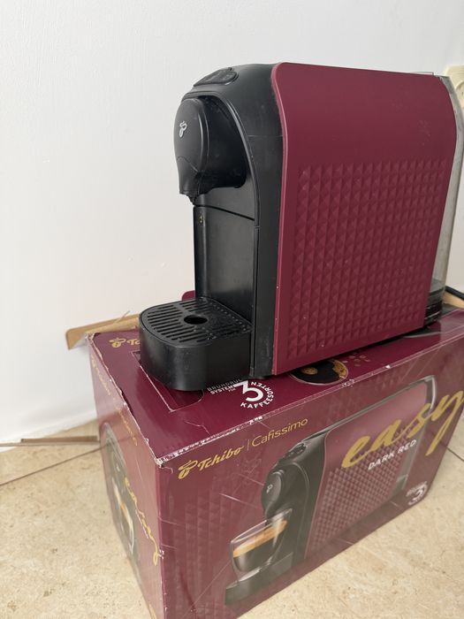 Aparat de cafea cu capsule aproape nou