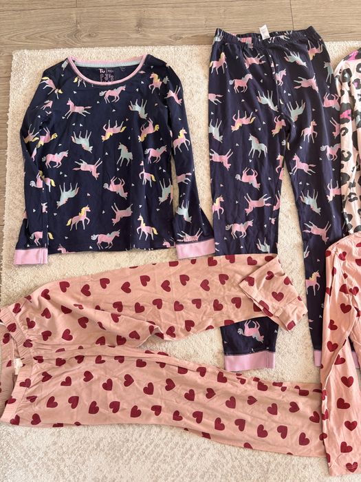 Pijamale fata lot marimea 8-10 si 10-11 ani