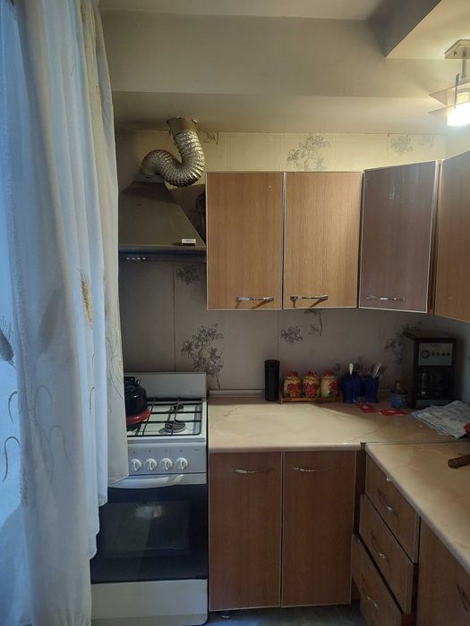 Шахар марказида жойлашган, 1-этаж 2 хонали квартира сотилади