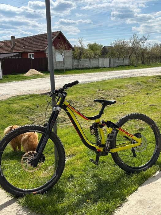 Bicicletă full suspension Giant
