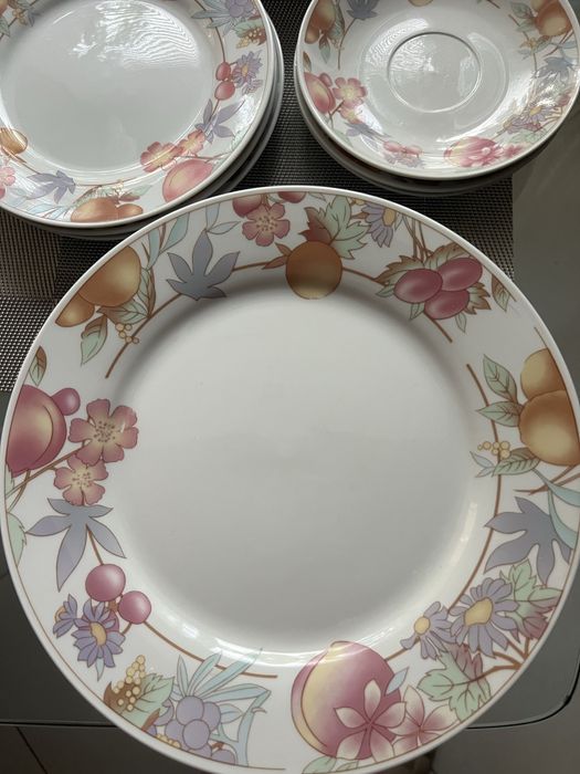 Сервиз от 14 броя чинии